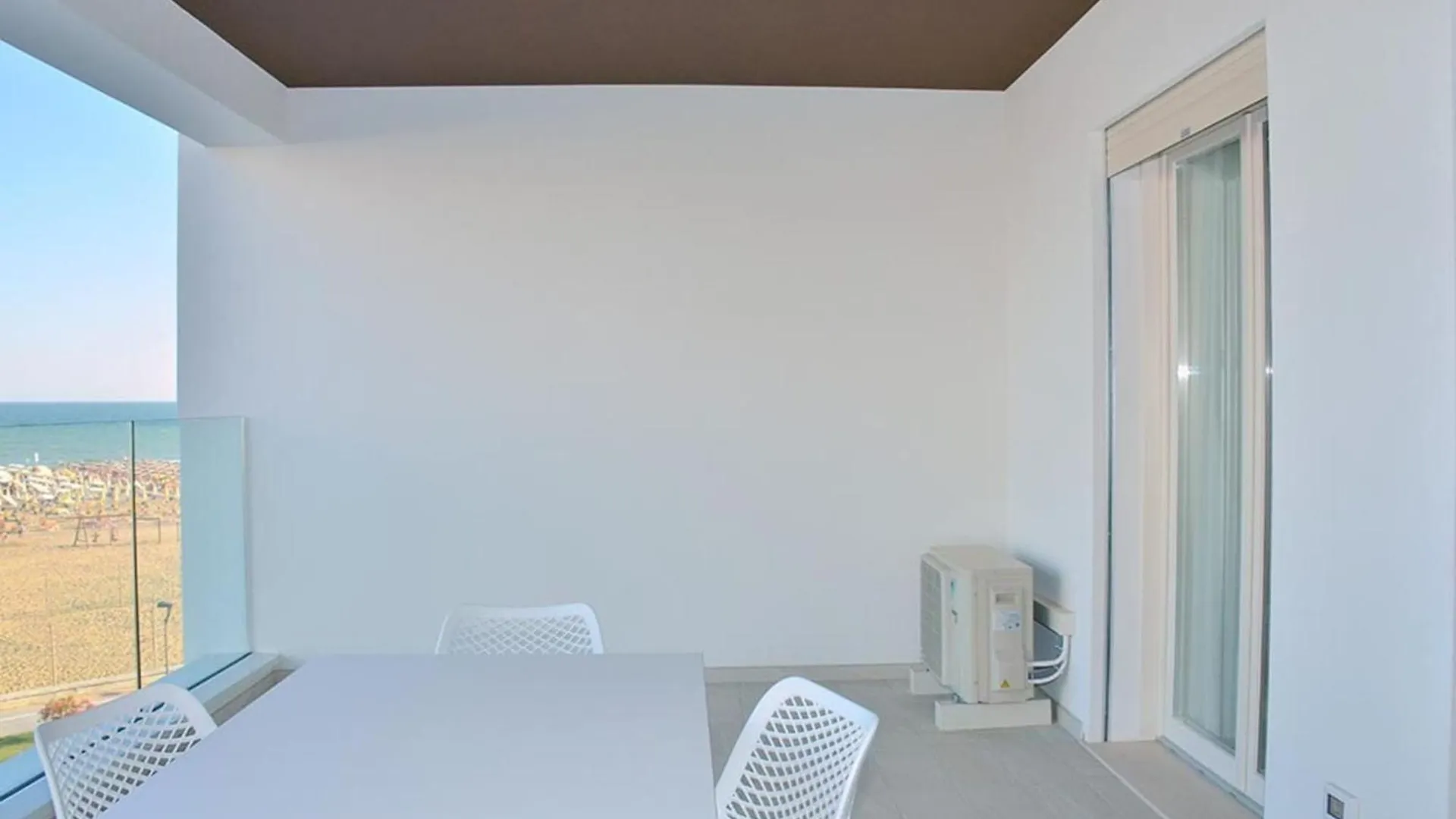 Colorful Suite Overlooking The Sea Bibione Apartment