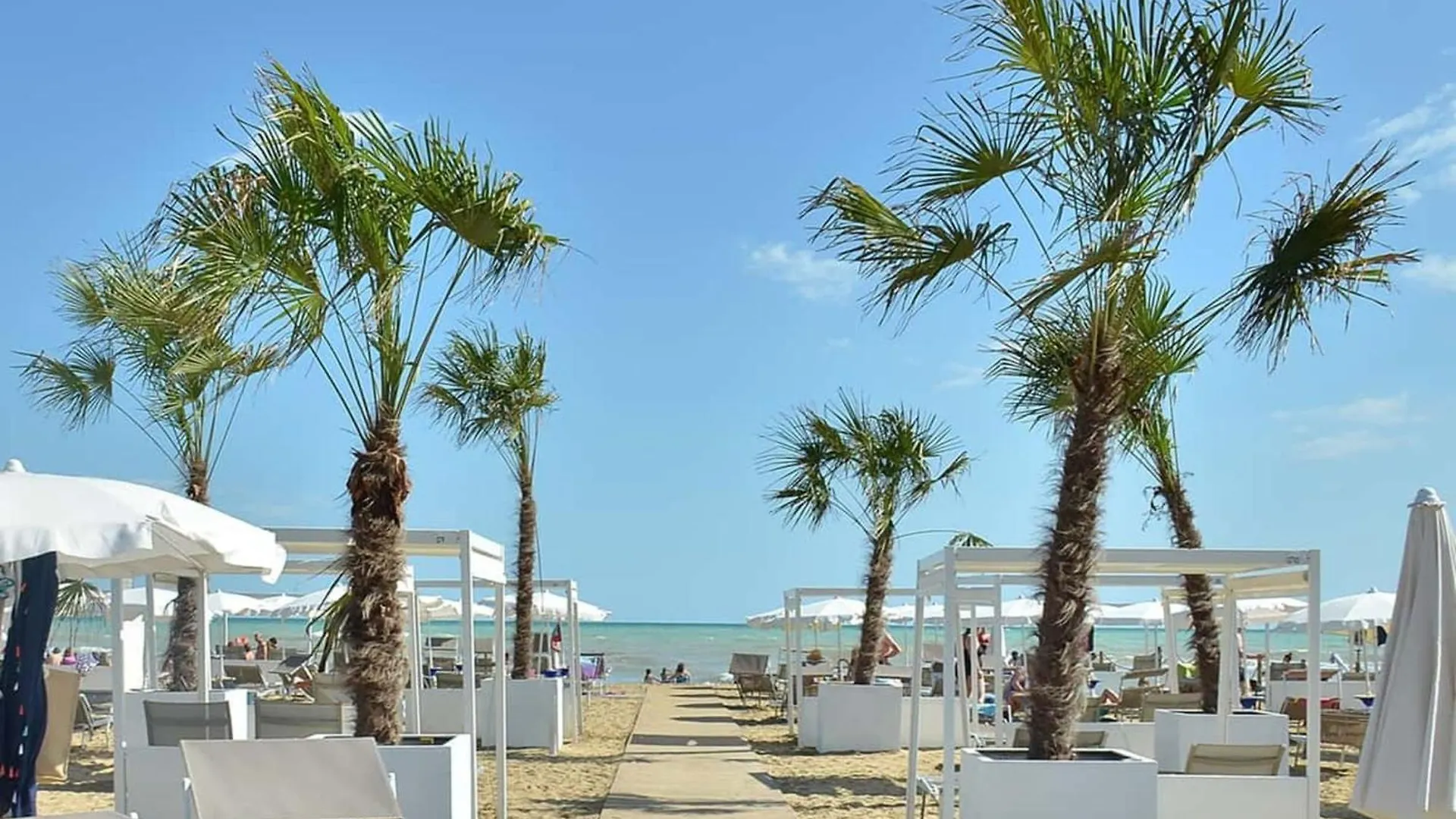 Colorful Suite Overlooking The Sea Bibione