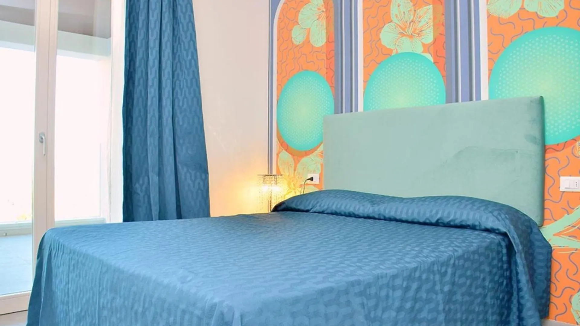 Colorful Suite Overlooking The Sea Bibione Italy
