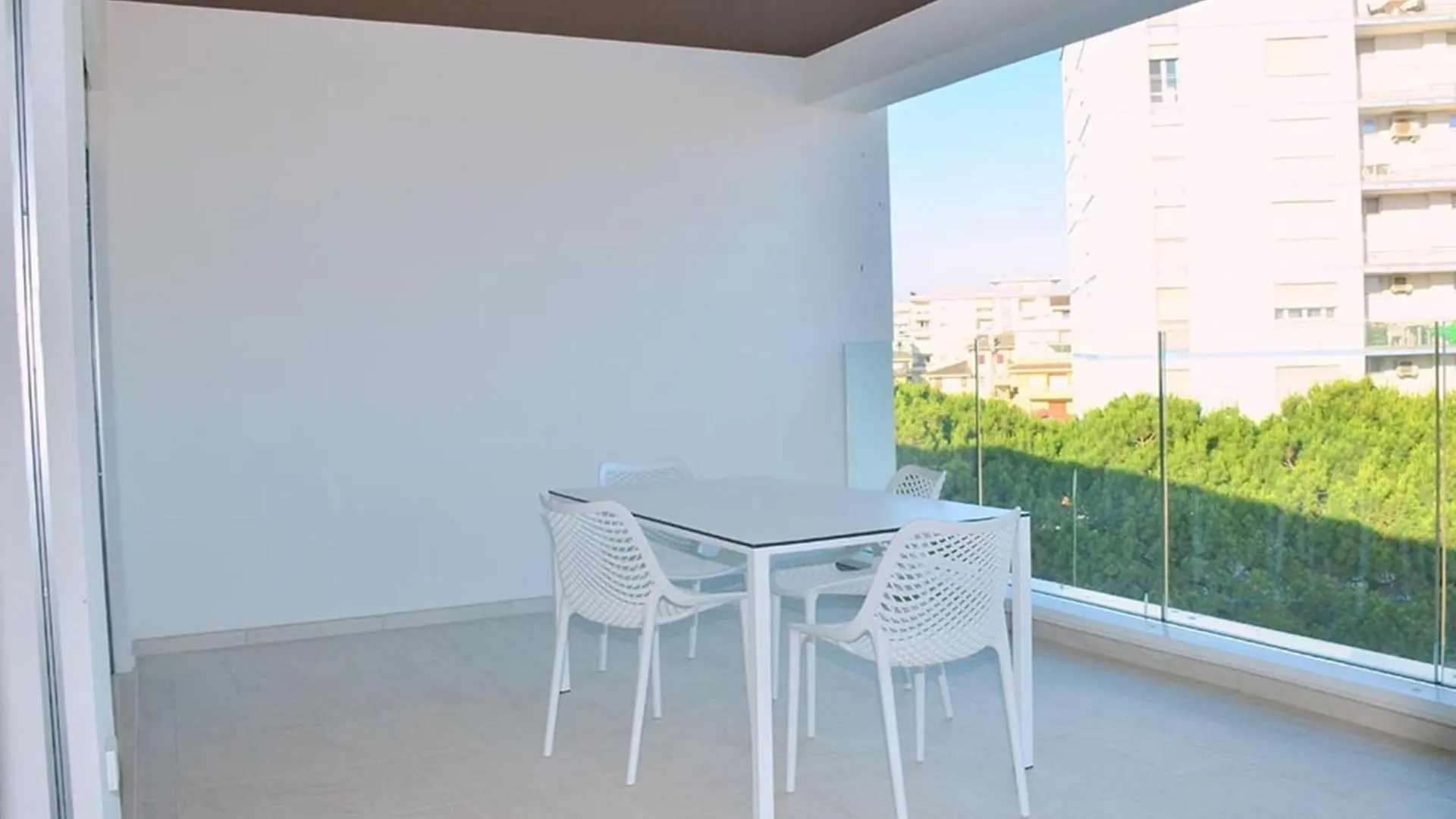 Colorful Suite Overlooking The Sea Bibione Apartment