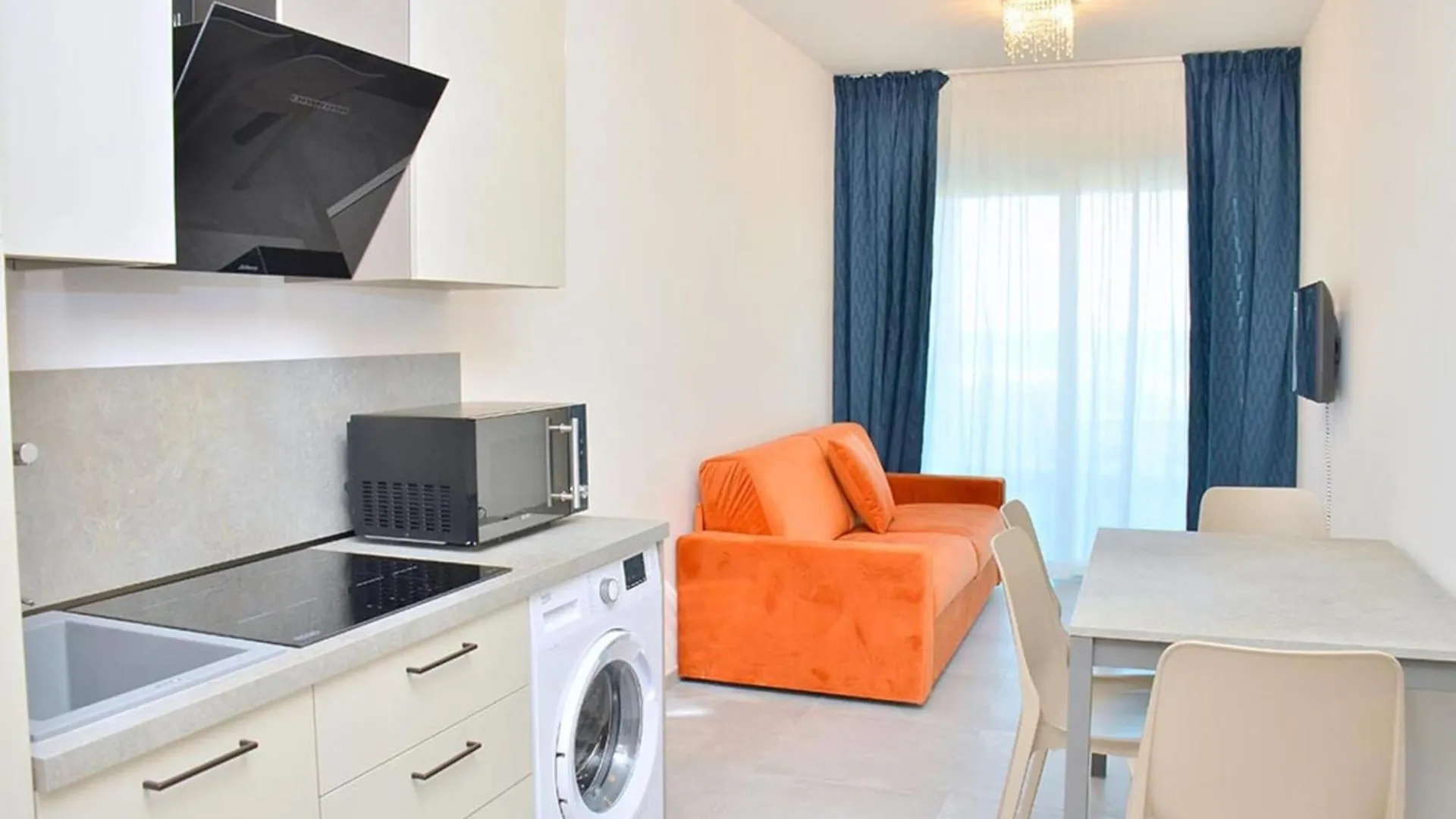 Colorful Suite Overlooking The Sea Bibione