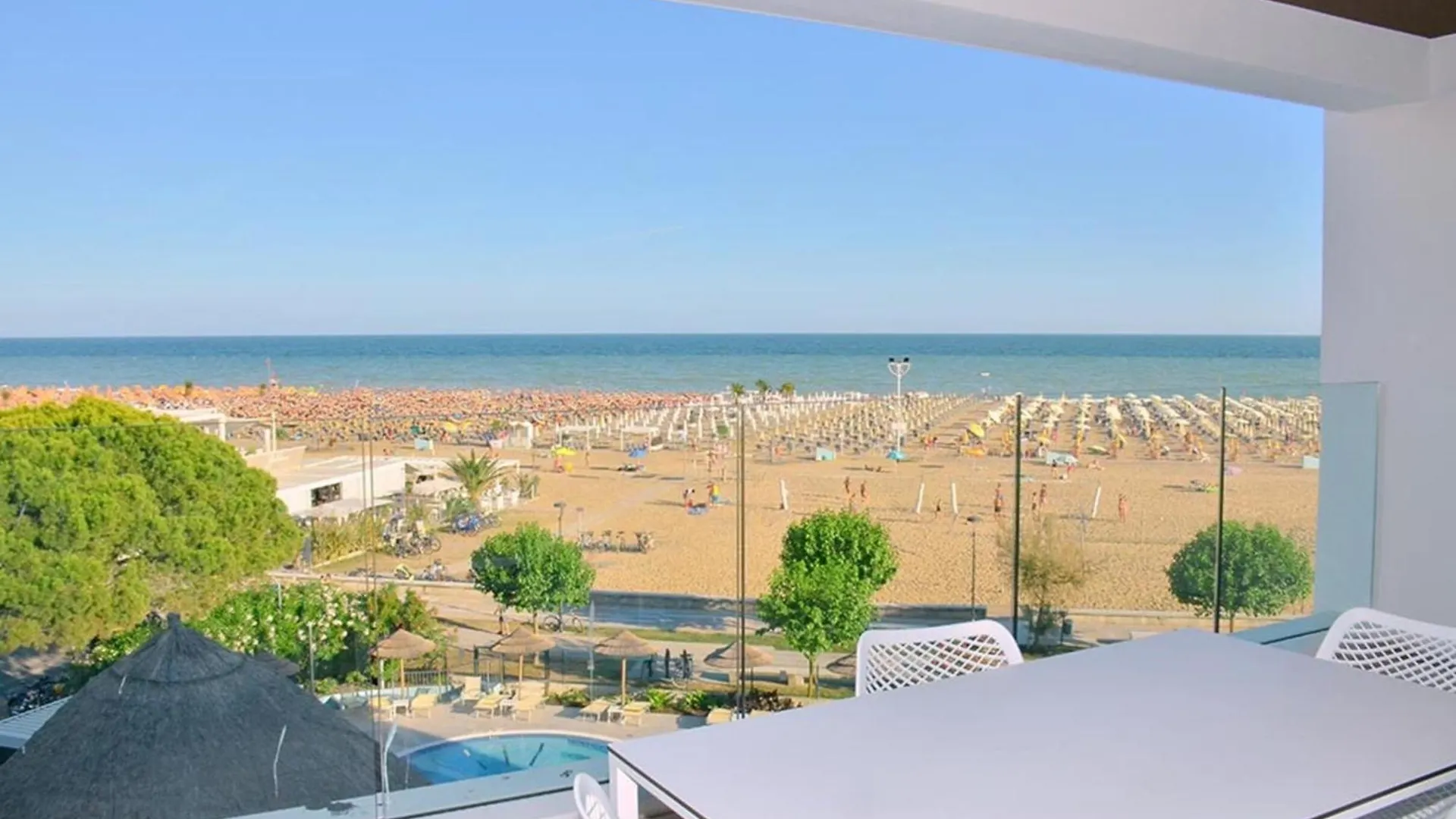Apartment Colorful Suite Overlooking The Sea Bibione
