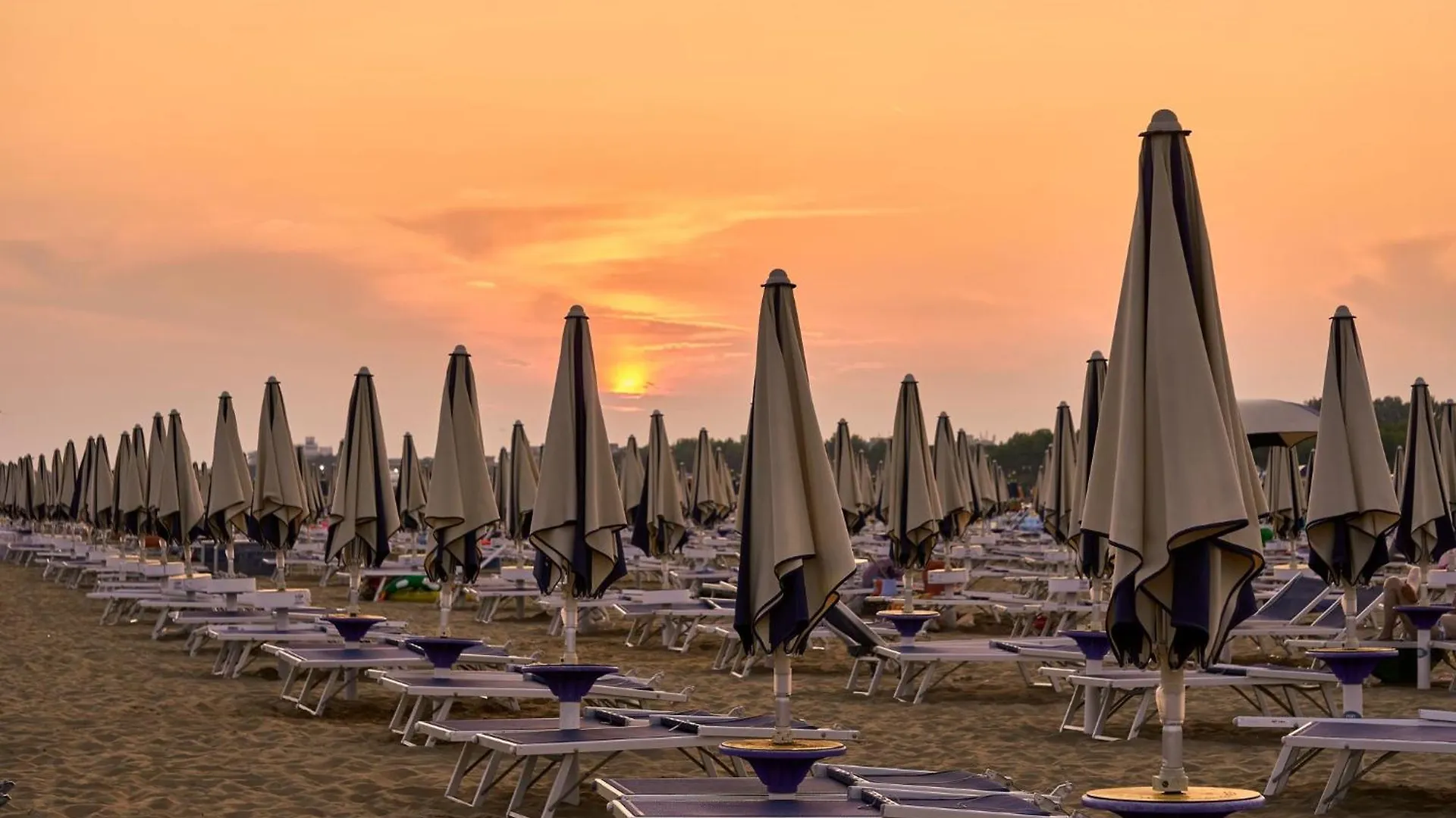 Colorful Suite Overlooking The Sea Bibione